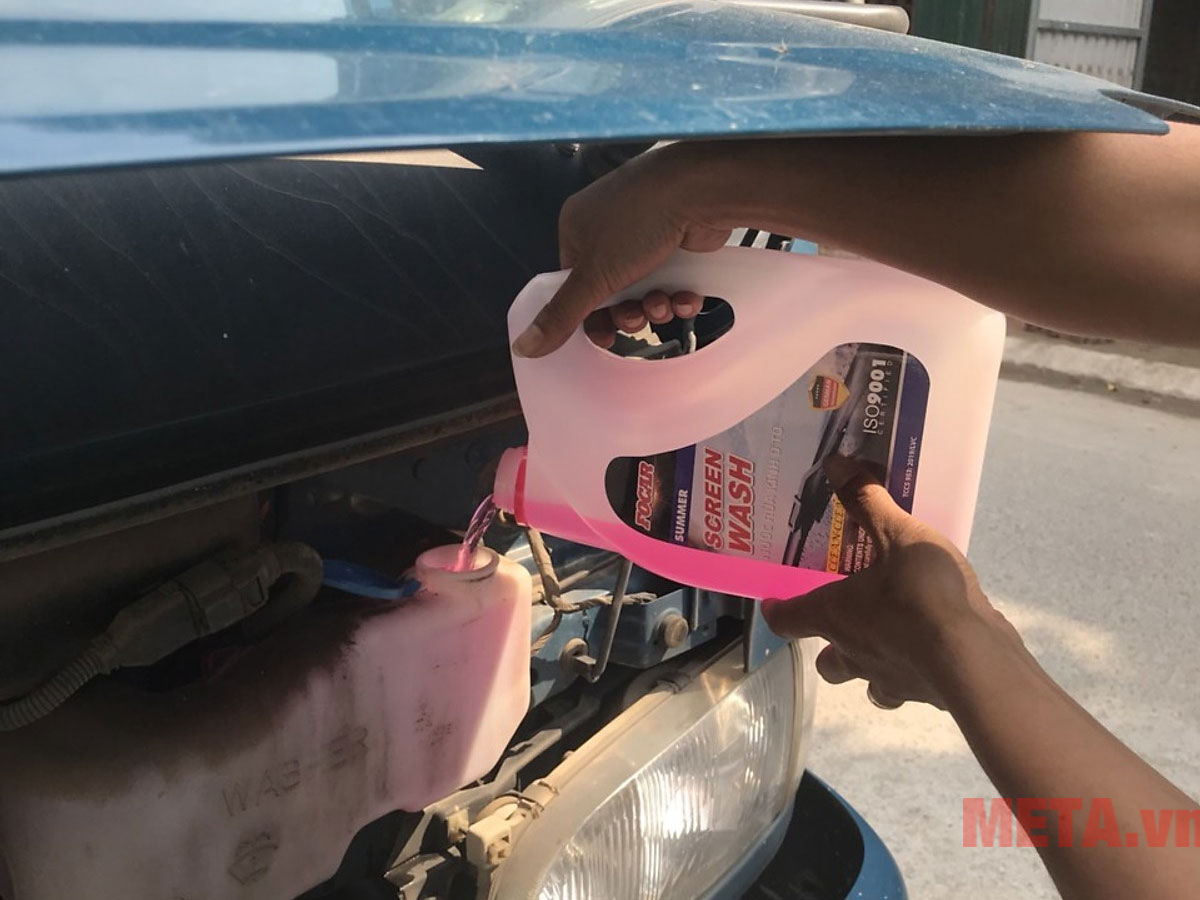 Nước rửa kính ô tô Focar Summer Screen Wash 2.75 lít - Chống xước kính