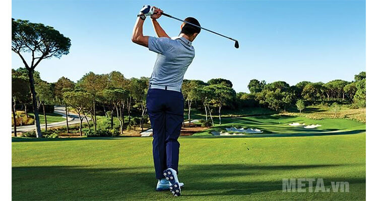 Garmin Approach S60 - Vòng tay theo dõi sức khỏe và hỗ trợ chơi golf