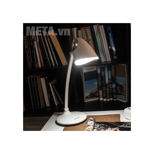 Đèn bàn Led Panasonic HH-LT062019