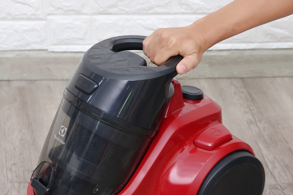 Máy hút bụi Electrolux EC41-6CR 2.000W