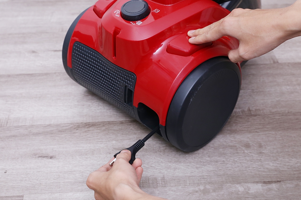 Máy hút bụi Electrolux EC41-6CR 2.000W