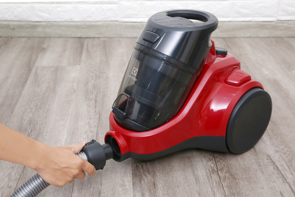 Máy hút bụi Electrolux EC41-6CR 2.000W