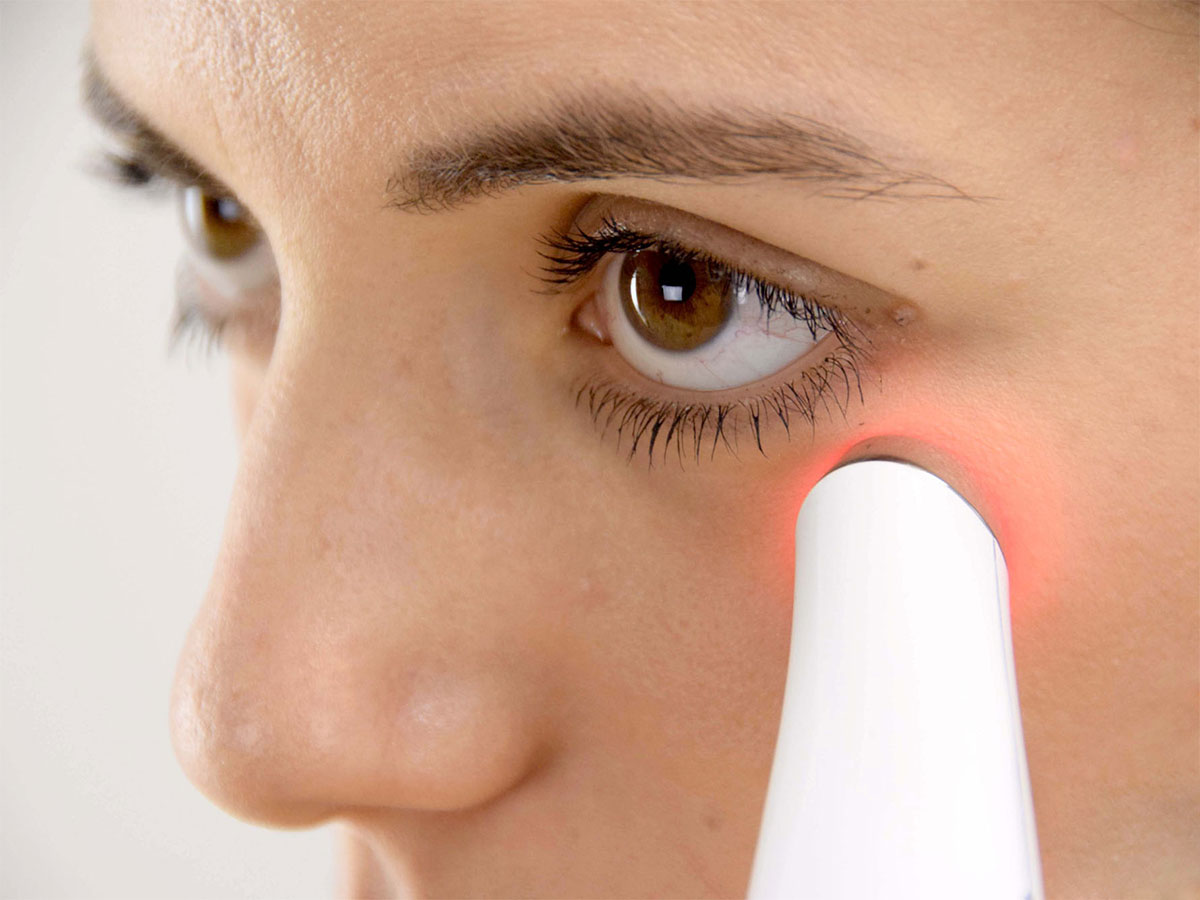 Máy massage làm mờ vết thâm bọng mắt HoMedics EYE-200