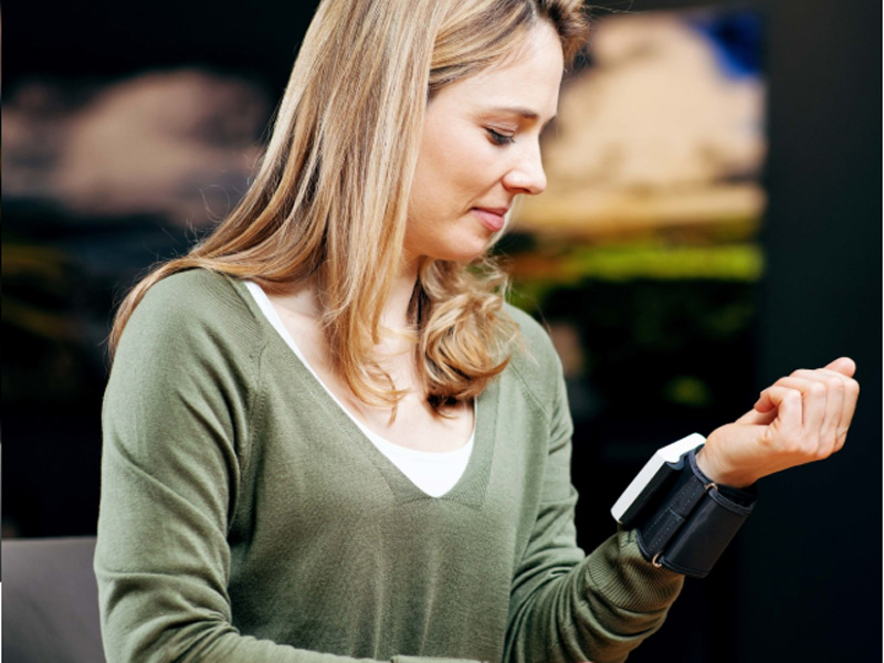 Máy đo huyết áp cổ tay Microlife BP W3 Comfort