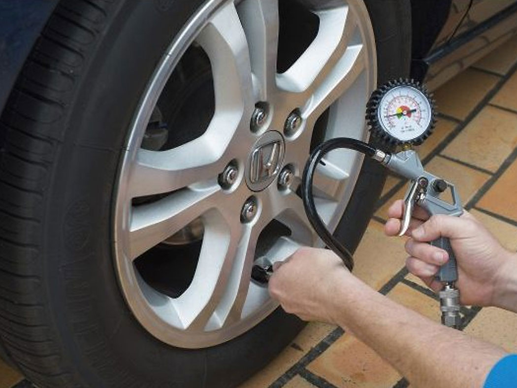 Máy nén khí xách tay công nghệ không dầu Ozito ACK-1100