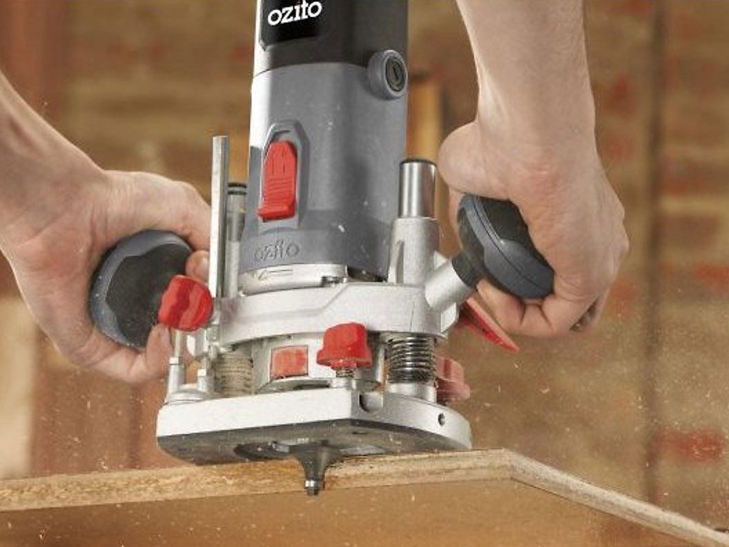 Máy phay Ozito ROU-5000