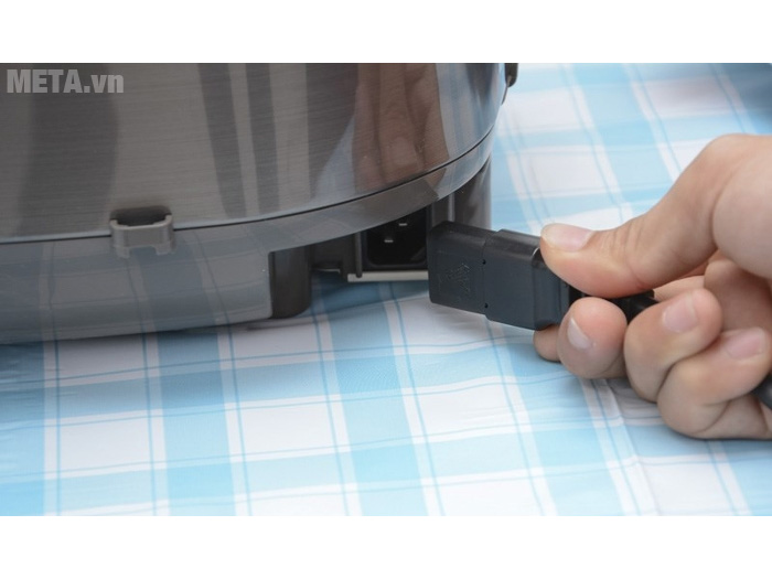 Nồi cơm điện Zojirushi NS-YSQ18 (NS-YSQ18-XJ)