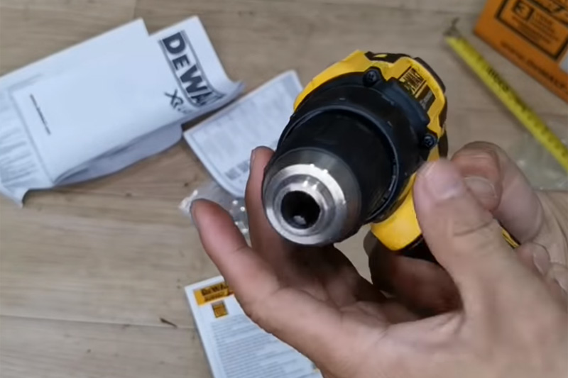 Thân máy khoan vặn vít dùng pin DeWalt DCD708N (không kèm pin, sạc)