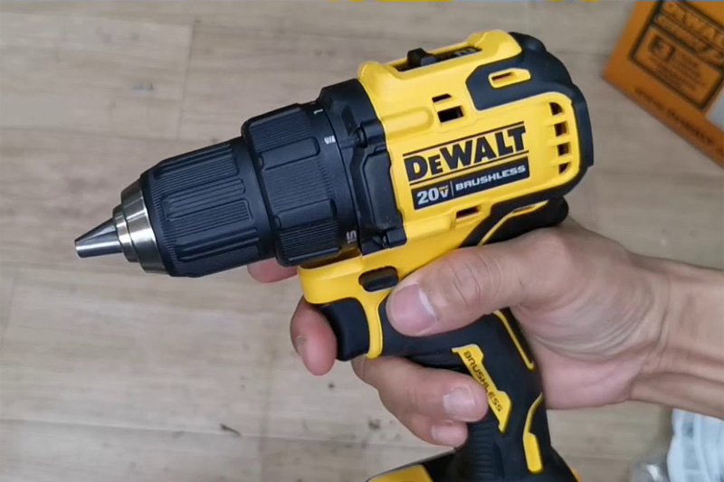 Thân máy khoan vặn vít dùng pin DeWalt DCD708N (không kèm pin, sạc)