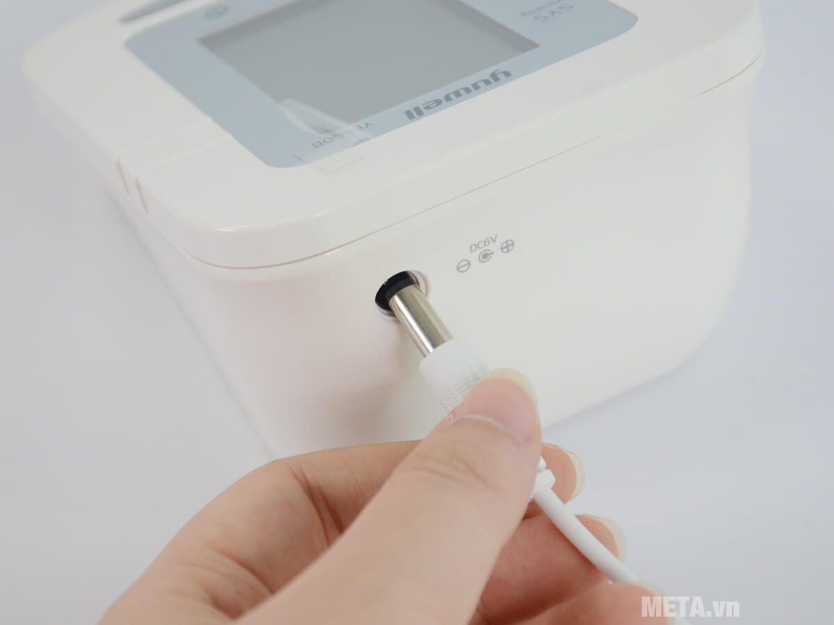 Máy đo huyết áp bắp tay Yuwell YE660B