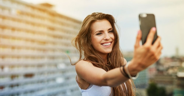 Selfie là gì? Cách chụp ảnh selfie đẹp bằng điện thoại cho ...