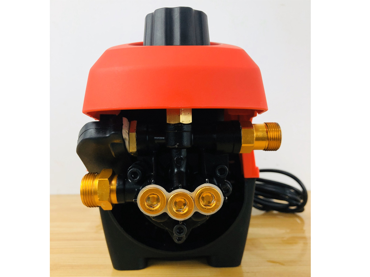 Máy rửa xe BTEC BT1400E (có chỉnh áp)