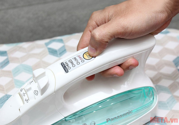 Bàn là hơi nước không dây Panasonic PABU-NI-L700SSGRA