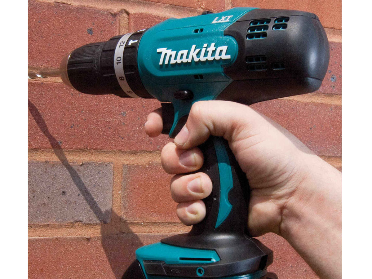 Máy khoan búa dùng pin 18V Makita DHP453Z (không pin và sạc)