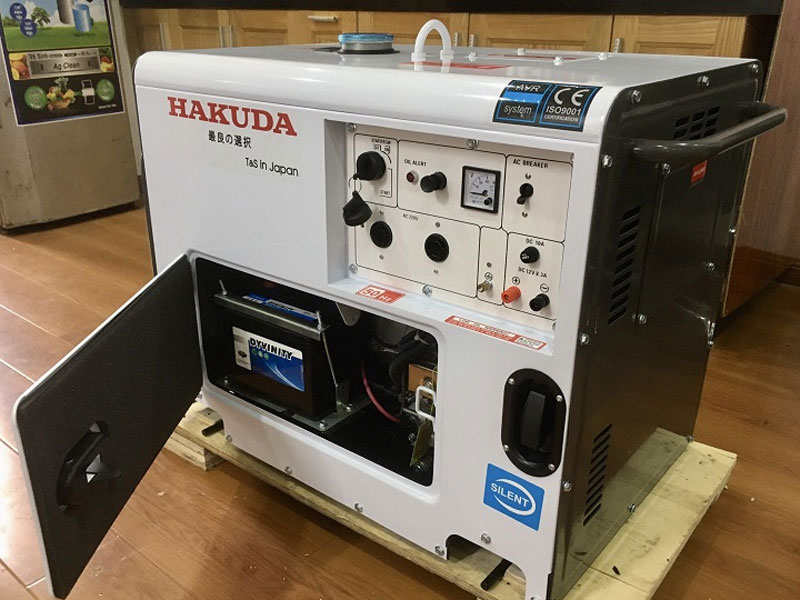 Máy phát điện chạy dầu 5KW Hakuda DG6900SE