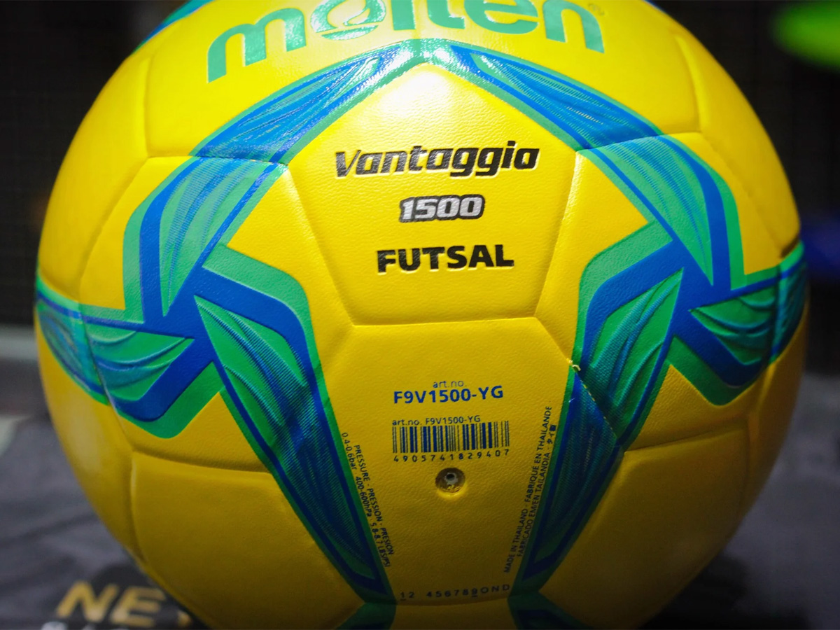Quả bóng đá Futsal Molten F9V1500-YG