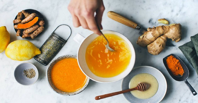 Chăm sóc da sau sinh bằng rượu nghệ đúng cách như thế nào? - META.vn