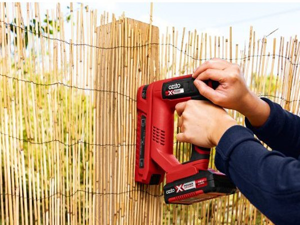 Thân máy bắn ghim dùng pin 18V Ozito PXSGS-5021 (không pin, sạc)