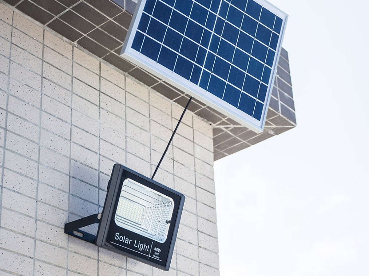 Đèn Led chiếu sáng năng lượng mặt trời 100W-VC-8800