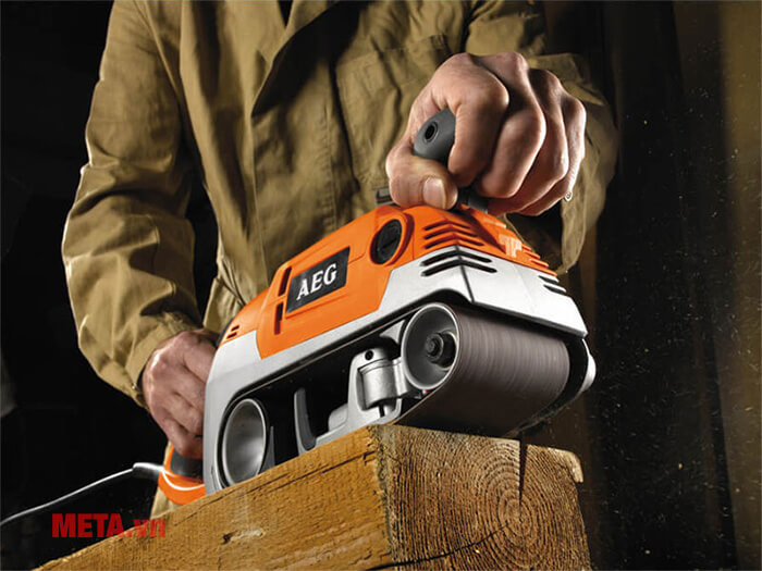 Máy chà nhám cuộn (đai) AEG HBS1000E