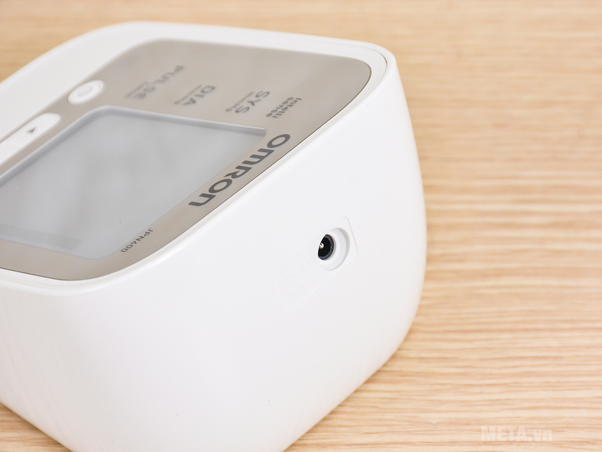 Máy đo huyết áp bắp tay Omron JPN600