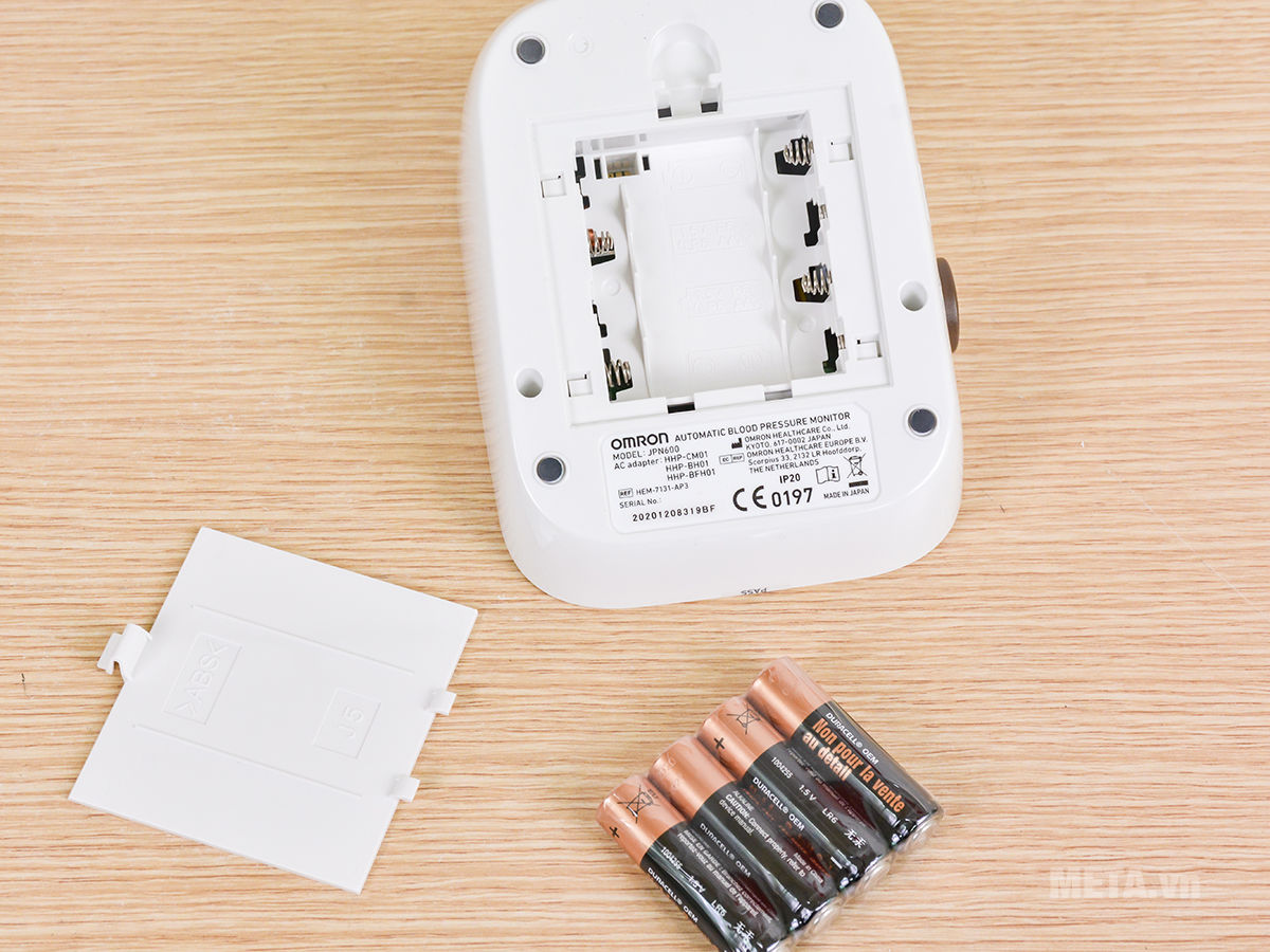 Máy đo huyết áp bắp tay Omron JPN600