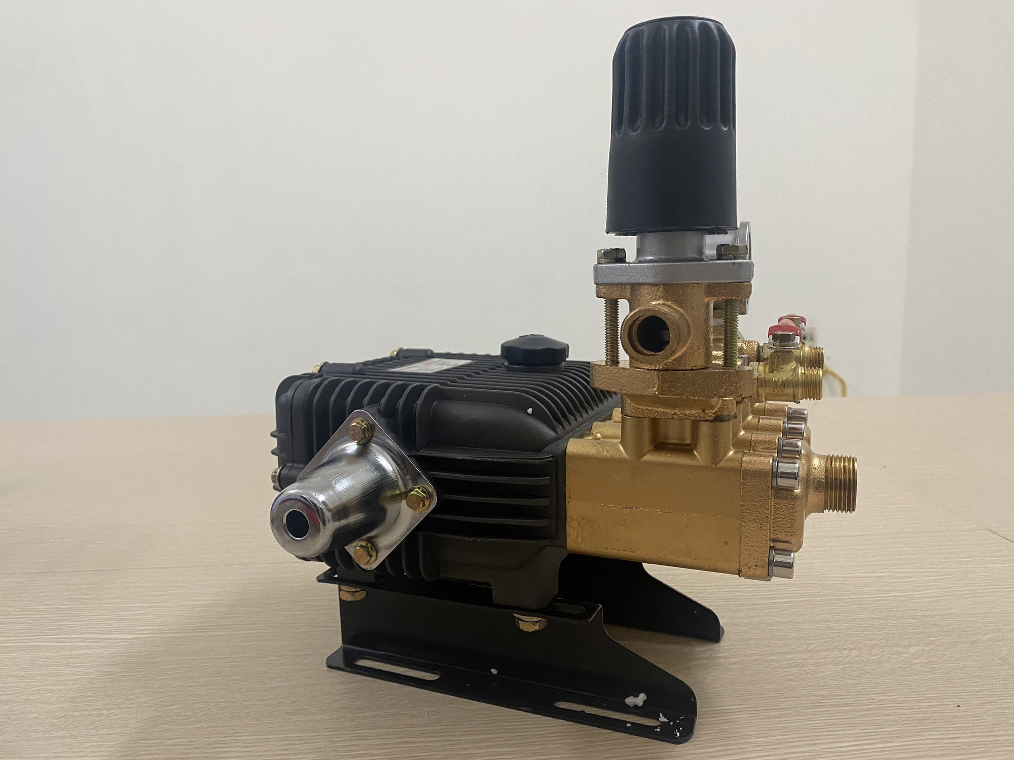 Đầu xịt áp lực Tatsu TS22B-S (Piston sứ, lắp mô tơ 1.5 - 2 KW)