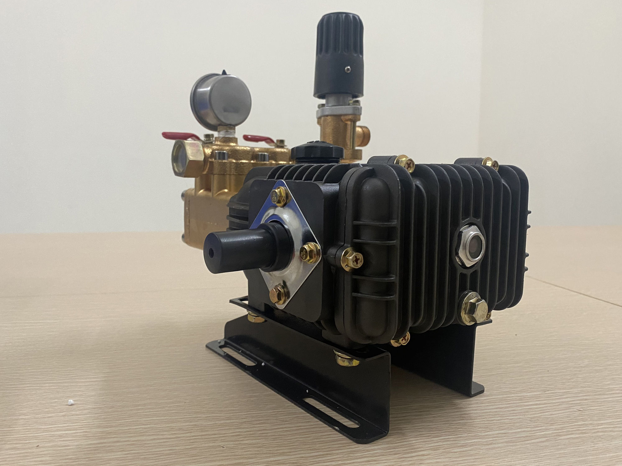 Đầu xịt áp lực Tatsu TS22B-S (Piston sứ, lắp mô tơ 1.5 - 2 KW)