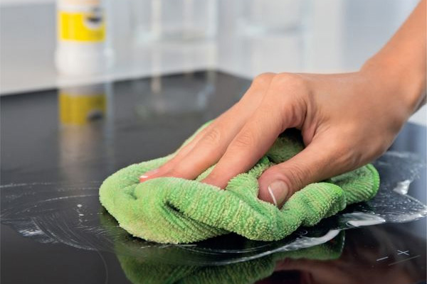 Kem vệ sinh bếp điện từ, bếp hồng ngoại Stanhome Vitro Ceram 250ml