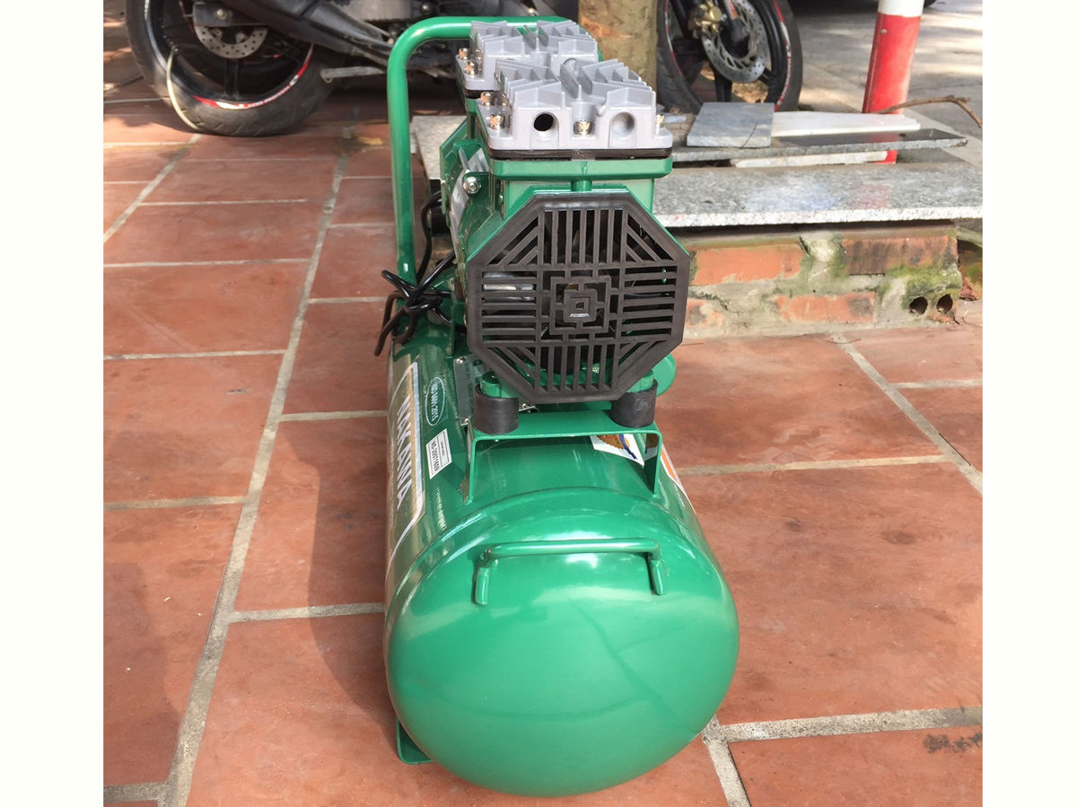 Máy nén khí không dầu Nakawa NK 800/30 850W 30 lít