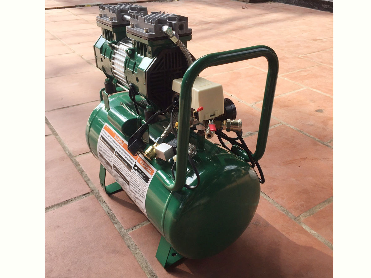 Máy nén khí không dầu Nakawa NK 800/30 850W 30 lít