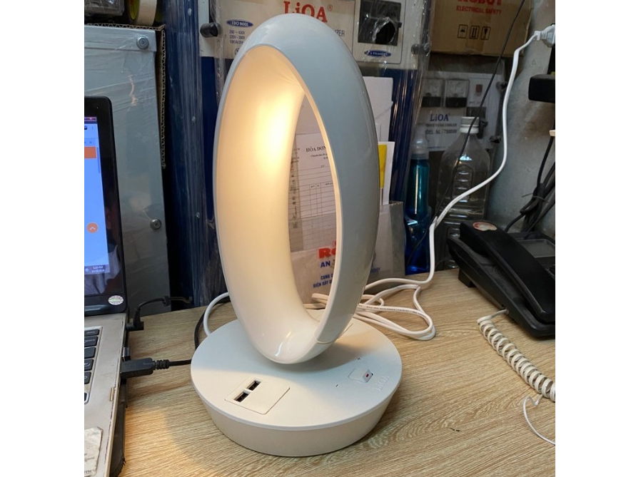 Đèn bàn Led 7W Ovan Lioa SQ-Li530USB (2 cổng USB, 1 ổ cắm đa năng)