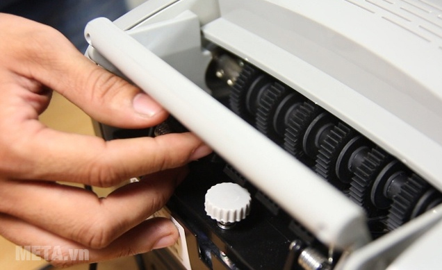 Máy đếm tiền thông minh phát hiện tiền siêu giả Silicon MC-8600