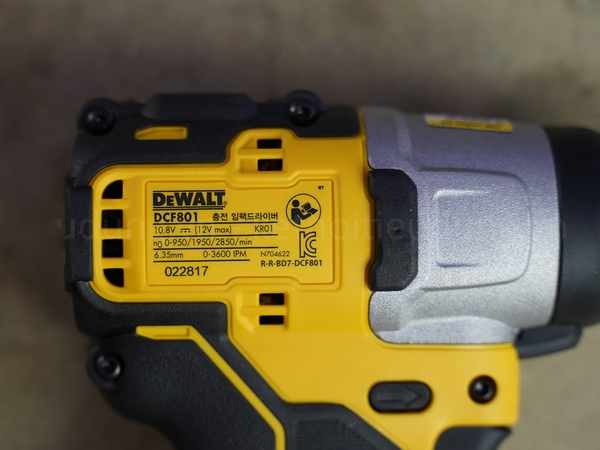 Máy vặn vít dùng pin Dewalt DCF801N (chưa pin, sạc)