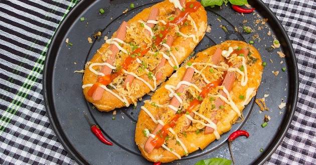 cách làm bánh mì muối ớt bằng chảo