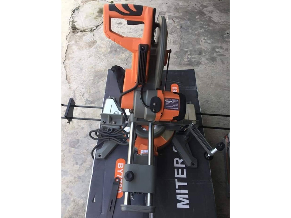 Máy cưa góc thanh trượt Benyu BY7780