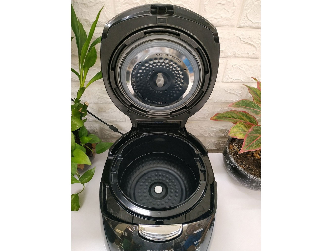 Nồi cơm điện cao tần Cuckoo CRP-HVB0680SS 1.08 lít