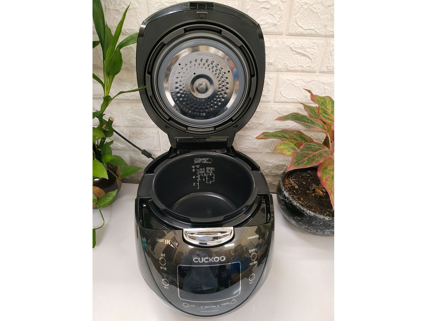 Nồi cơm điện cao tần Cuckoo CRP-HVB0680SS 1.08 lít