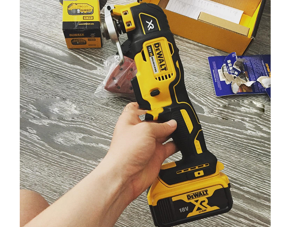 Máy cắt đa năng dùng pin Dewalt DCS355D2-KR - META.vn