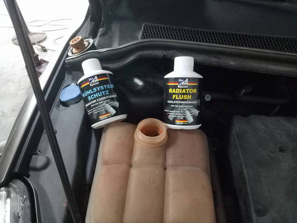 Dung dịch vệ sinh hệ thống làm mát Bluechem Radiator Flush 300ml