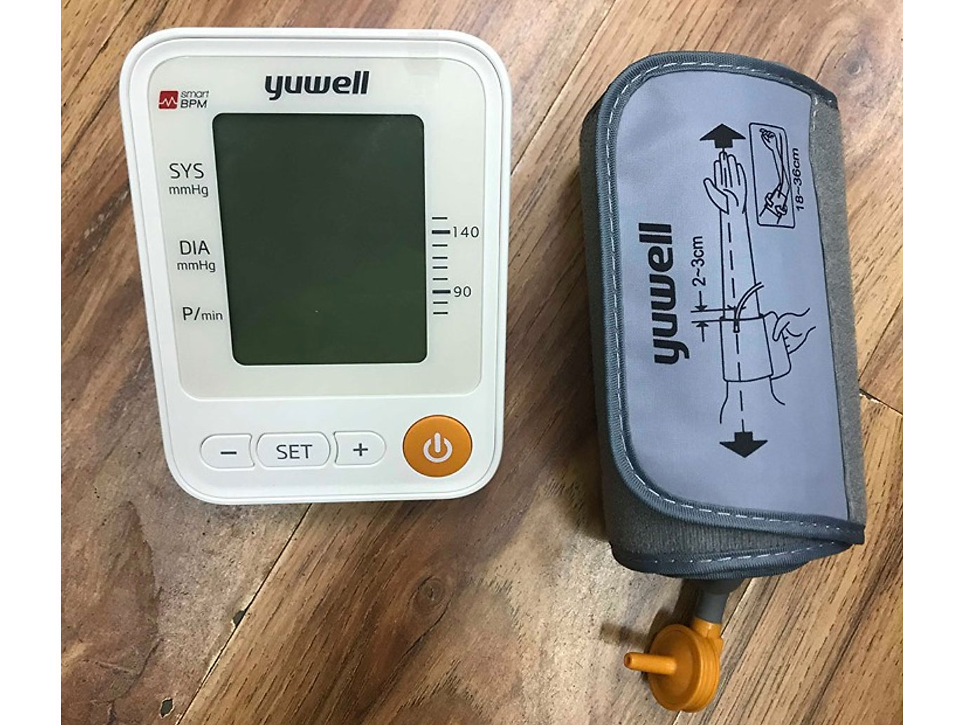 Máy đo huyết áp bắp tay Yuwell YE650D