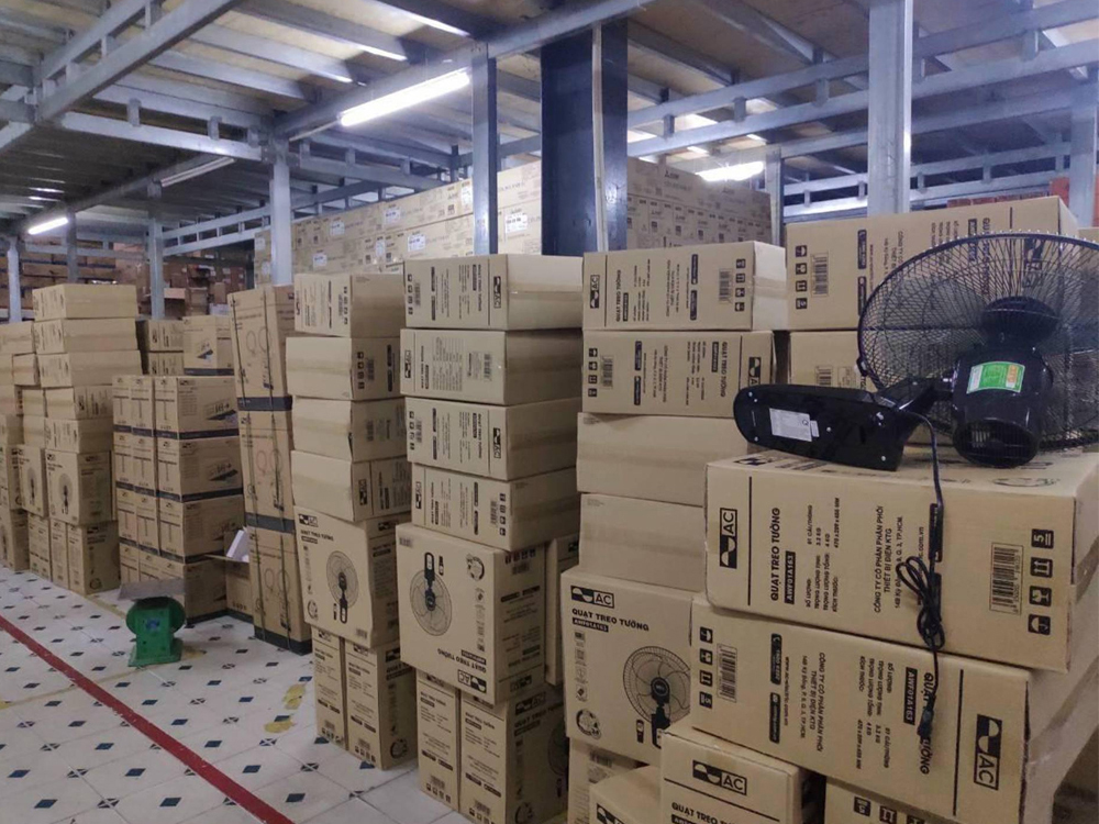 Quạt treo tường AC AWF01A163