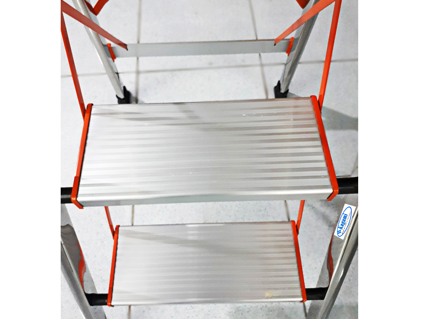 Thang ghế tay vịn Kagami WK-SS203