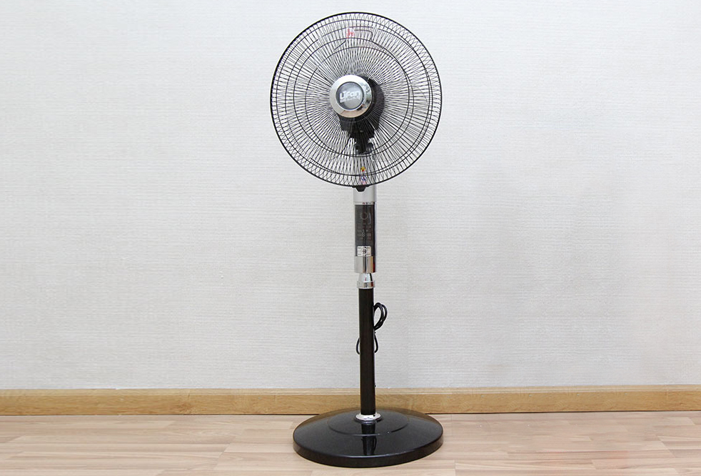 Quạt đứng Lifan Đ-16RC8 có Remote