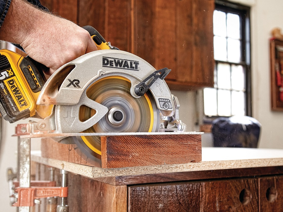 Máy cưa đĩa pin 18V Dewalt DCS570P2