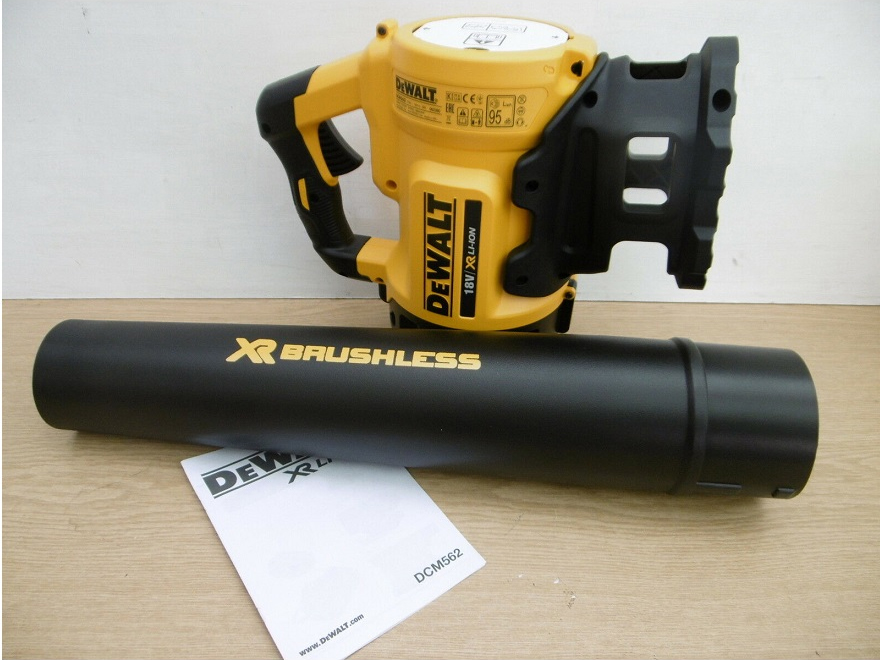 Máy thổi bụi, lá dùng pin 18V DeWALT DCM562P1
