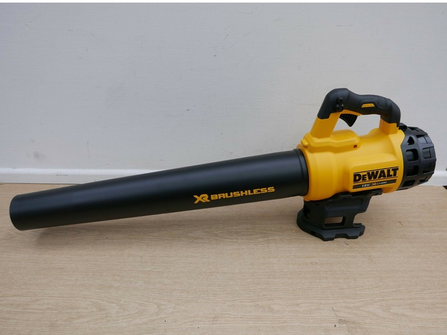 Máy thổi bụi, lá dùng pin 18V DeWALT DCM562P1