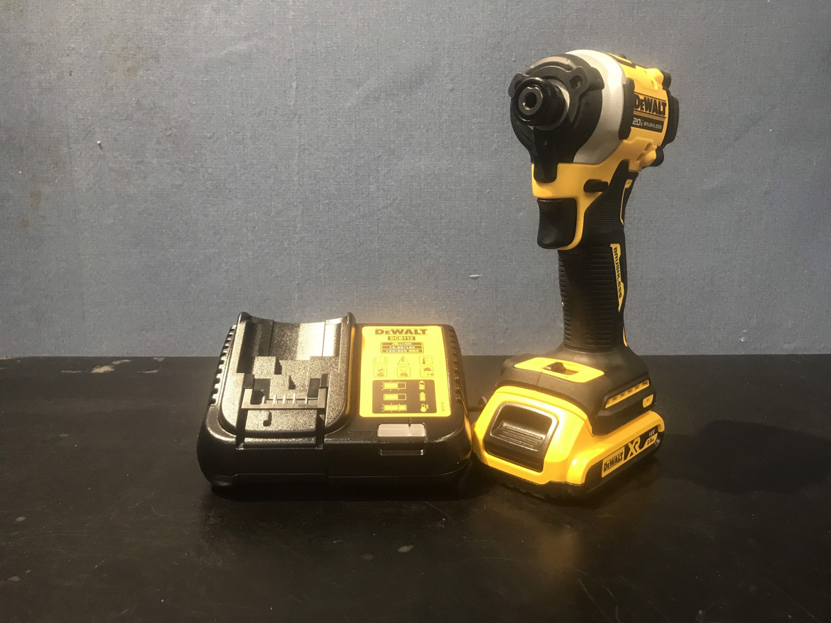 Máy vặn vít dùng pin DeWalt DCF850D2