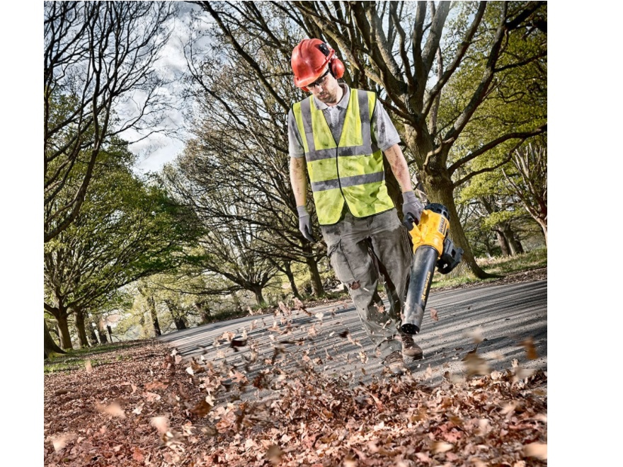 Máy thổi bụi, lá dùng pin 18V DeWalt DCM562P2