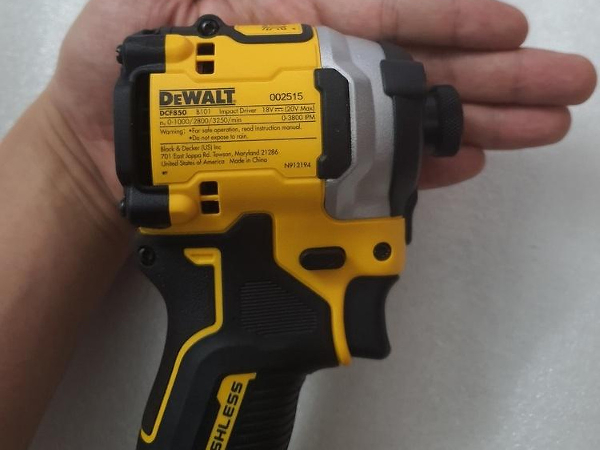 Máy vặn vít dùng pin DeWalt DCF850D2